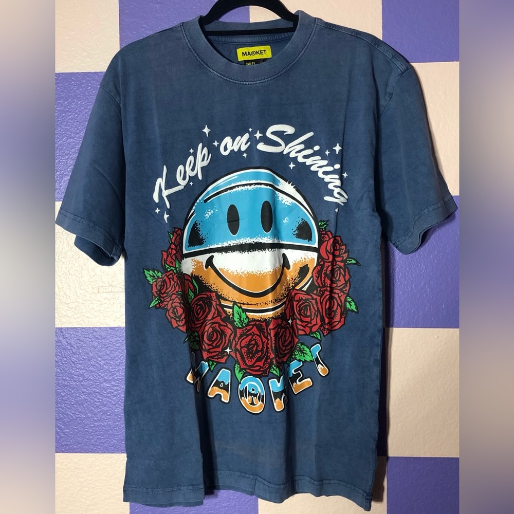 NWT Market Puff Print Smiley Keep On Smiling Washed Blue Tee - Size M
